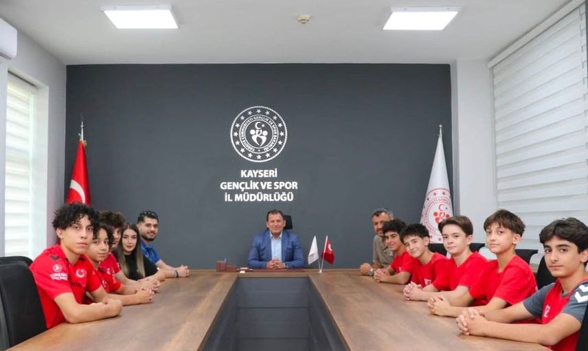 Kayseri'nin milli cimnastikçileri, il müdürü kabakcı'yı ziyaret etti