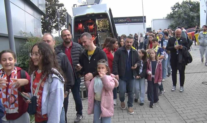 Fenerbahçe Medicana'dan meme kanseri için farkındalık çağrısı yaptı