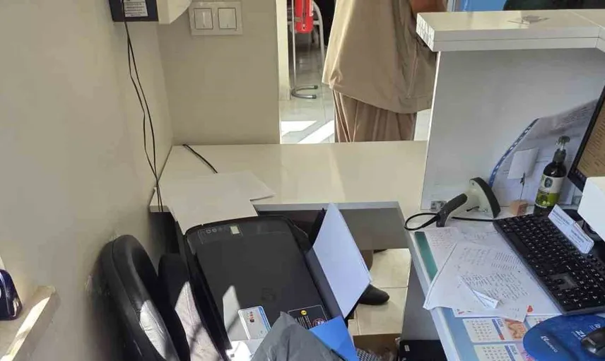 Bağcılar'da sağlık merkezi önünde gergin anlar: hasta saldırdı