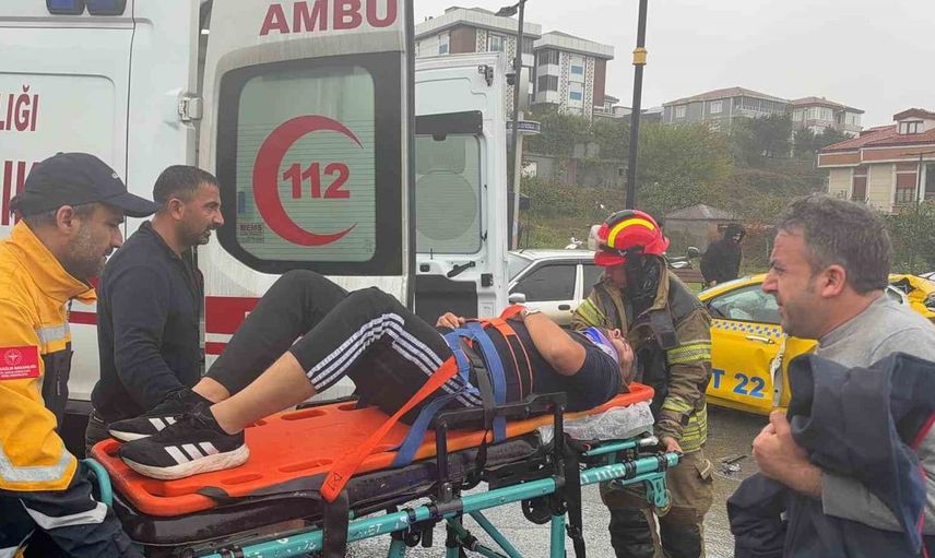 Arnavutköy'de sağanak yağış sonrası meydana gelen trafik kazası yaralılarla sonuçlandı