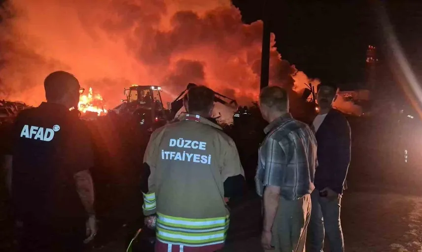 Düzce'deki kapı fabrikasında yangın: Başkan Özlü can kaybı olmadığını açıkladı