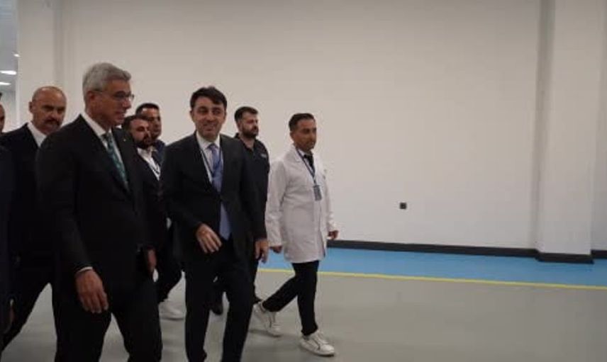Bakan Memişoğlu, yerli ve milli imkanlarla üretilen mekanik ventilatör tesisini ziyaret etti