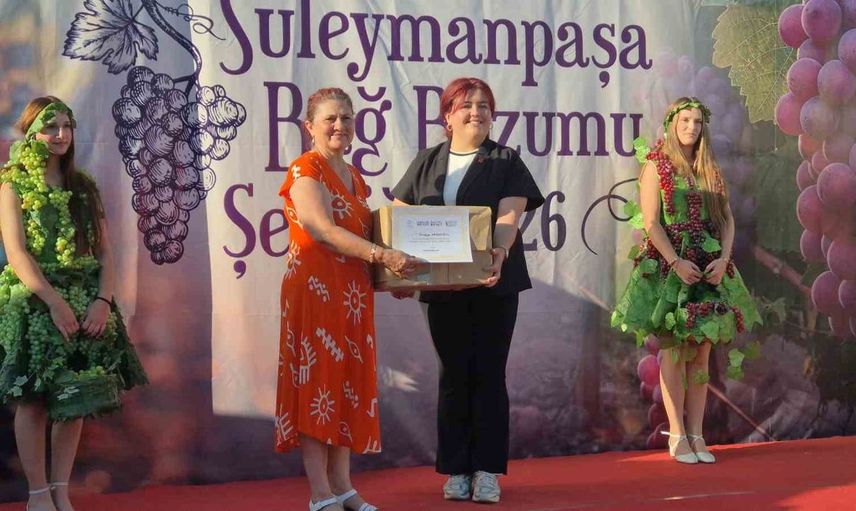 Bağ bozumunda lezzet yarışması: Zeytinyağlı sarma ve üzümlü tatlılar jüri karşısında