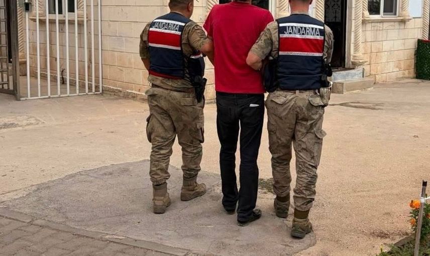 Karaköprü'de 4 yıl 2 ay hapis cezası olan hükümlü jandarmaya yakalandı