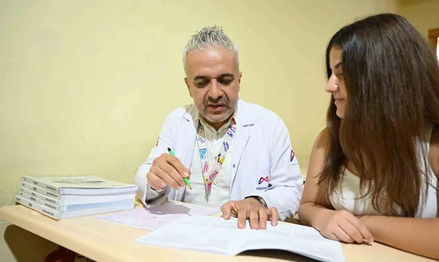 Görme engelli öğrenci Nisa, Mersin'deki kurs merkezi sayesinde üniversiteyi kazandı