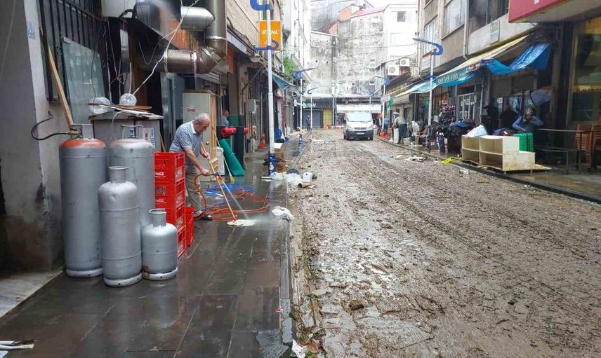 Rize’de sel felaketinin ardından temizlik çalışmaları hız kazandı