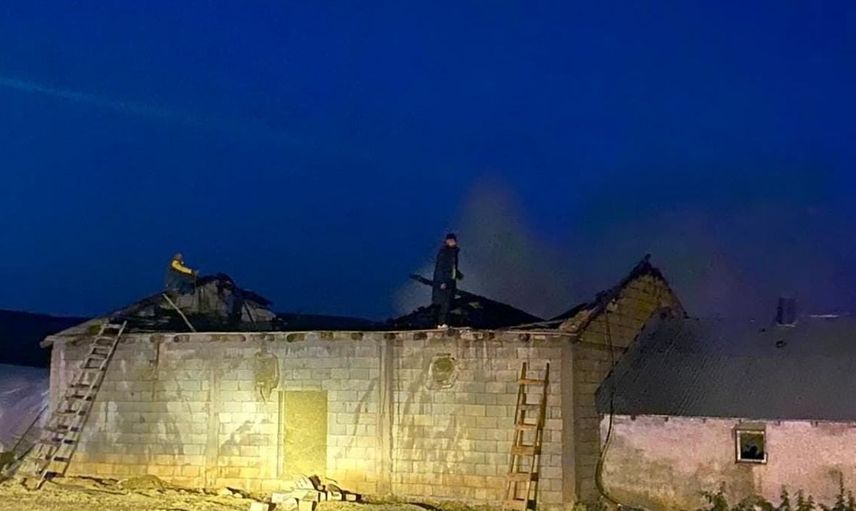 Korkut’ta ahır yangını: dumandan etkilenen 6 kişi hastaneye sevk edildi
