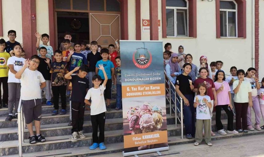 Tosya'daki yaz kur'an kursu öğrencilerine dondurma ikramı