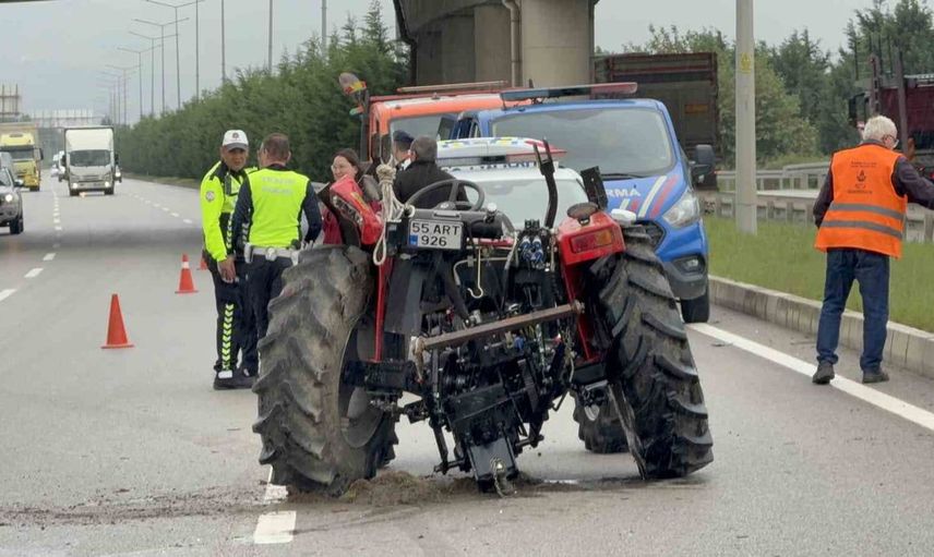 Samsun'da kamyonet traktöre çarptı: Yaralılar hastaneye kaldırıldı
