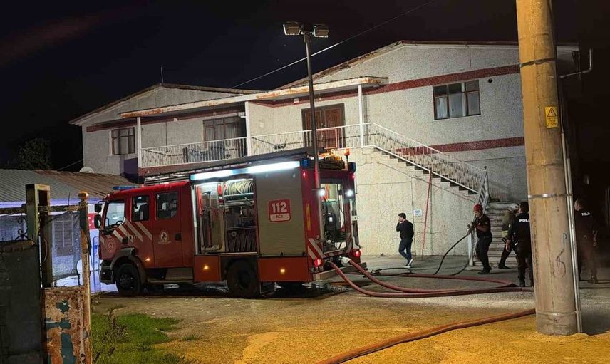 Düzce'de konfeksiyon atölyesinde çıkan yangın kısa sürede söndürüldü