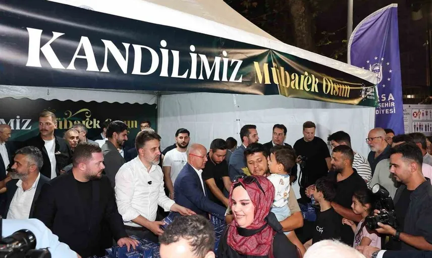 Mevlid Kandili'nde Bursalıların buluşması: Başkan vekili Biba simit ikram etti