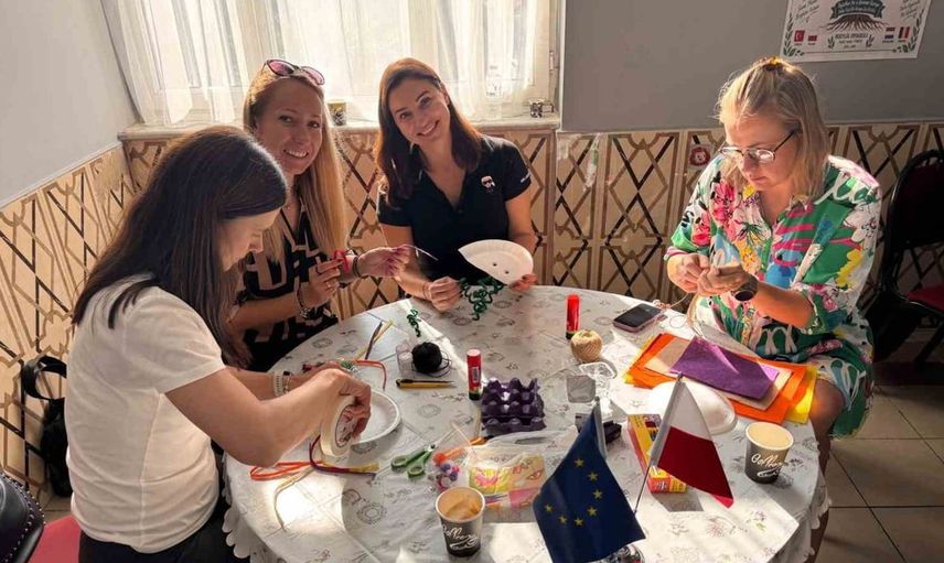 Uluslararası öğretmenler, Beşeylül Ortaokulu'nda çevre projeleri hakkında bilgi alışverişinde bulundu