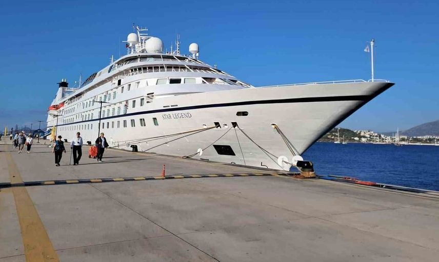 Bodrum'da kruvaziyer turizmi devam ediyor: Star Legend lüks gemisi 300 yolcu ile geldi