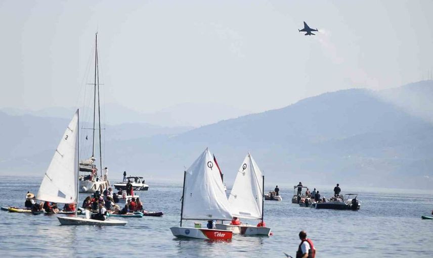 Mudanya kutlamalarında soğuk havada sıcak gösteri: SOLOTÜRK nefes kesti