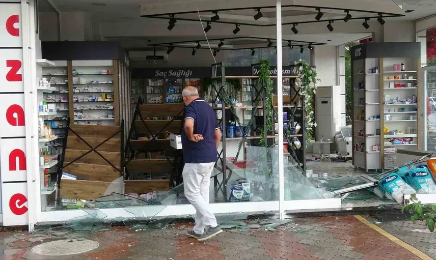 Malatya'da aniden bastıran şiddetli fırtına günlük yaşamı olumsuz etkiledi