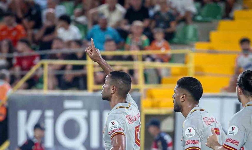 Göztepe, Süper Lig'de galibiyet yüzü göremeden son sırada kalmaya devam ediyor