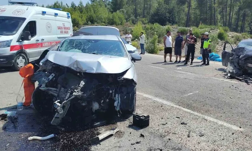 Antalya'da trafik kazası: Bir kişi hayatını kaybetti, üç kişi yaralandı