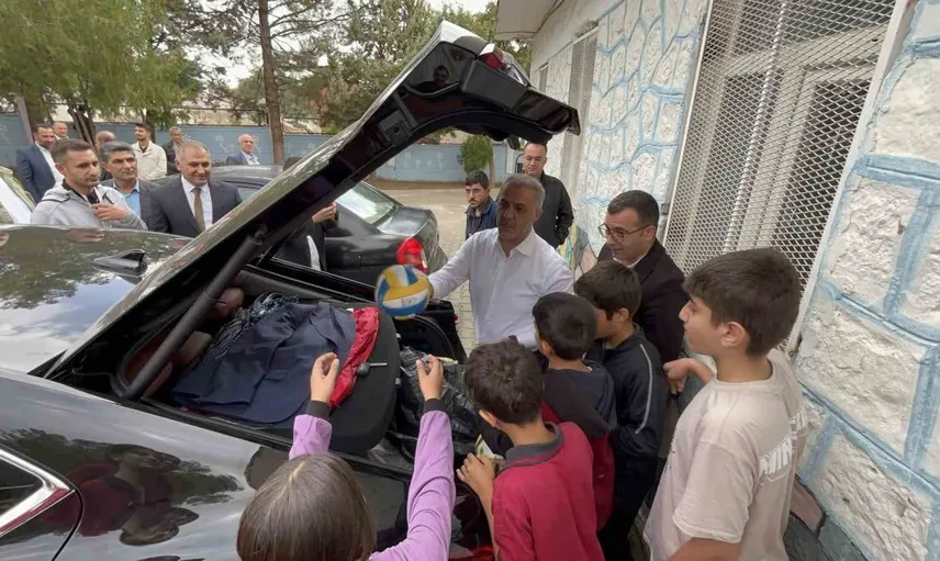 Batman'da spor malzemeleriyle yüzleri güldüren ziyaret
