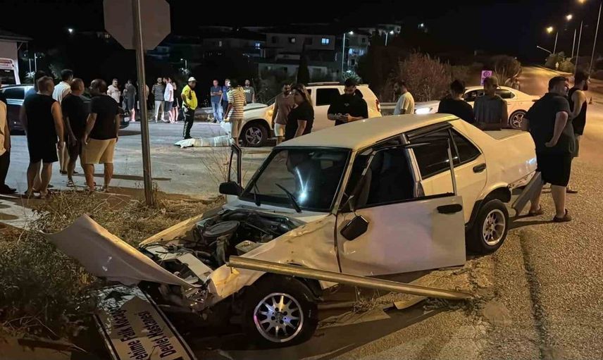 Söke'de kavşakta zincirleme kaza: 2 yaralı hastaneye kaldırıldı