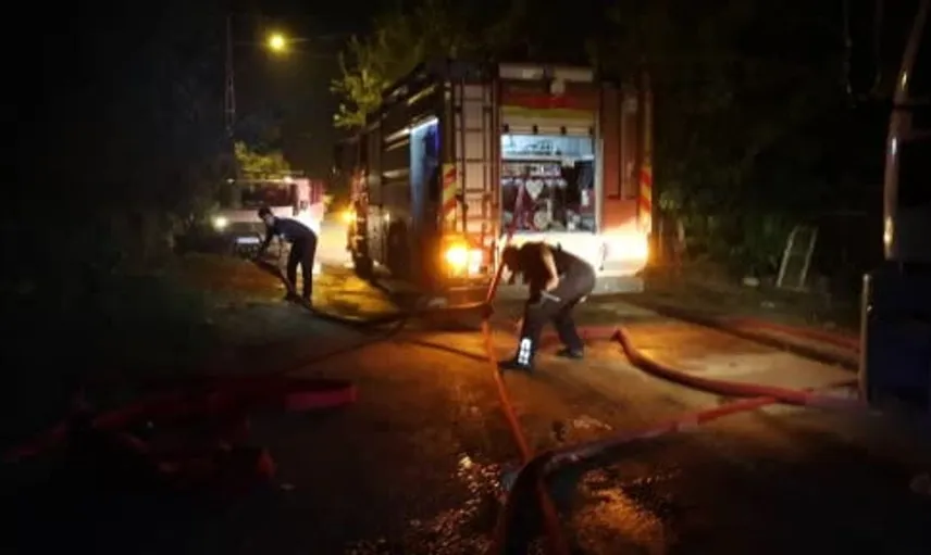 Yangın, Kozan'da besicinin kışlık samanlarını küle çevirdi