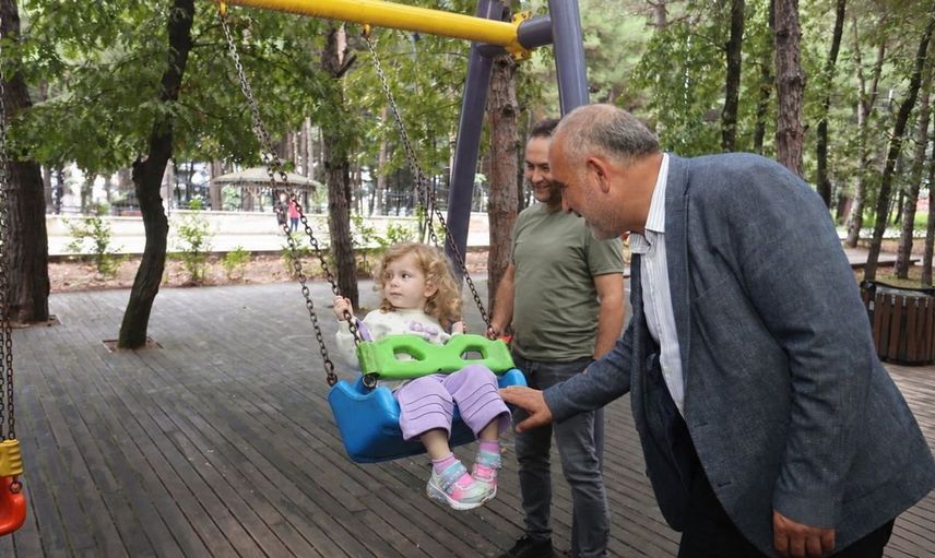 Canik’te yeşil alanlar modernleşiyor: Hasköy Meşe Orman Park’ta yenileme çalışmaları sürüyor
