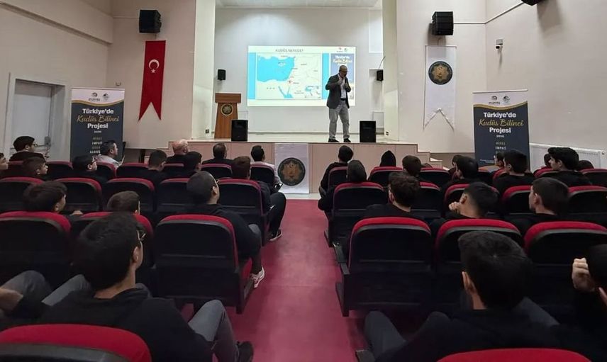 Bayburt'ta öğrencilerle Kudüs bilinci üzerine seminer yapıldı