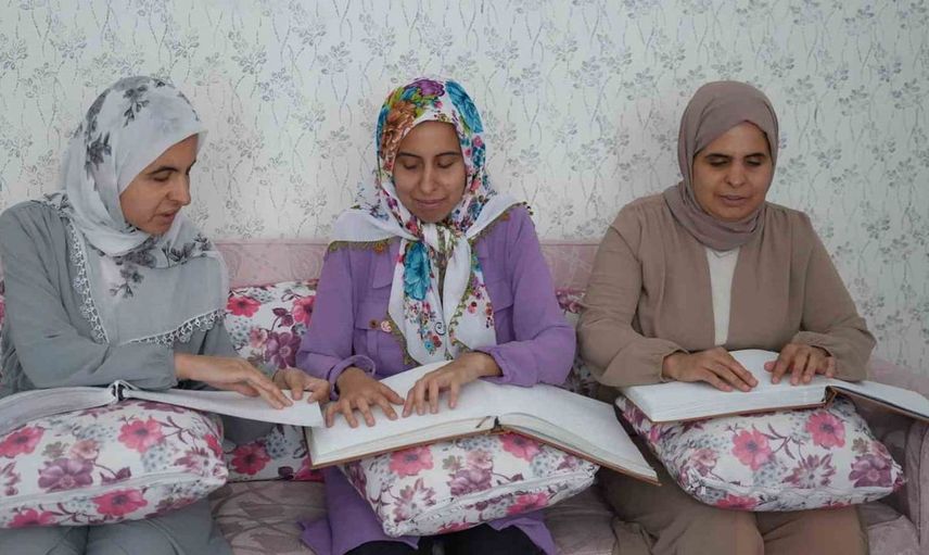 Görme engelli üç kardeş, azimleriyle üniversiteye adım attı