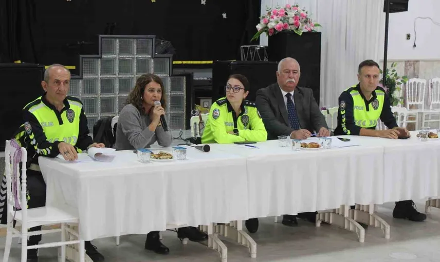 Aydın'da servis şoförlerine trafik eğitimi verilerek güvenli taşıma hedefleniyor