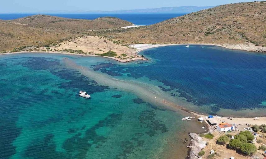 Ayvalık'ta yaz keyfi: Adalardan deniz içinde yürüyerek geçiş imkanı