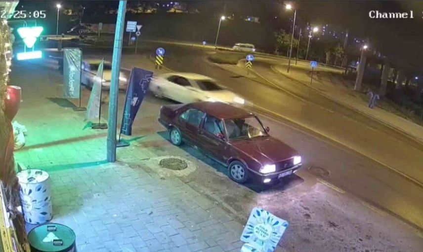 Alkollü sürücü henüz bilinmeyen sebep ile hızlandığında kaza meydana geldi