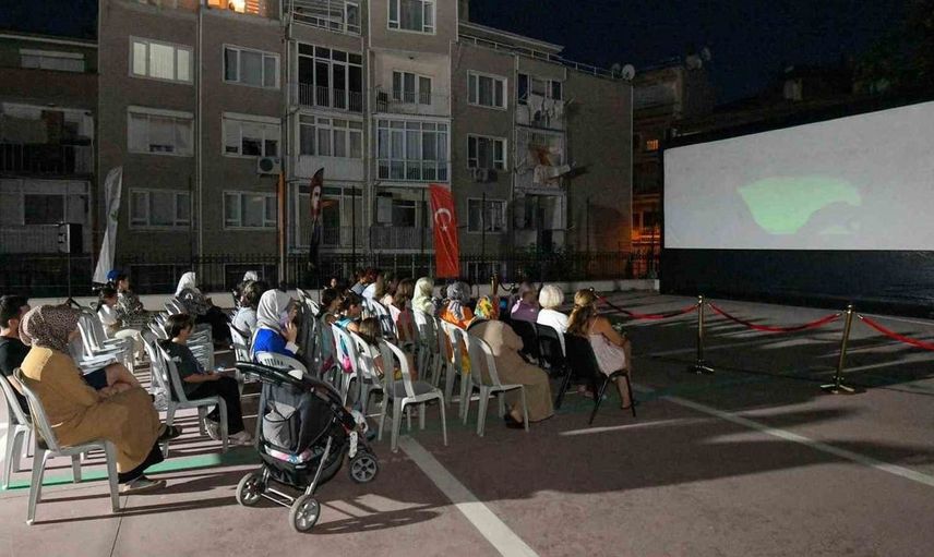 Osmangazi’de yaz akşamları açık hava sinemasıyla şenleniyor