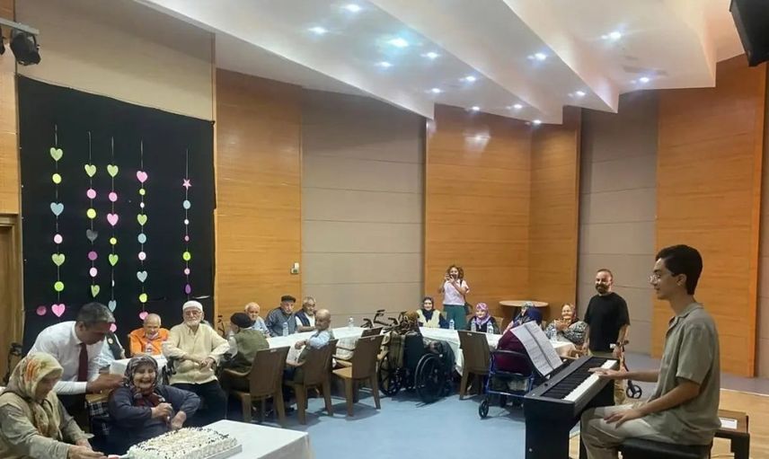 Sinop huzurevinde 81. yaş kutlamasıyla sıcak anlar yaşandı