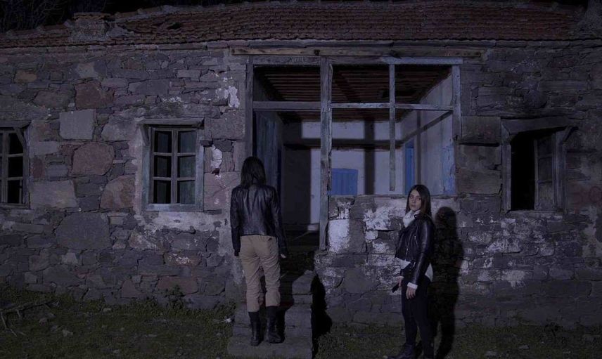 Ecinni Tılsımlı Mezar film konusu ve oyuncuları