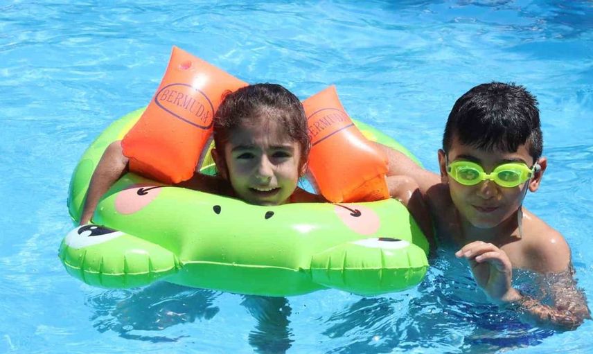 Şanlıurfa'daki yüzme havuzları sıcak havalarda dolup taşıyor