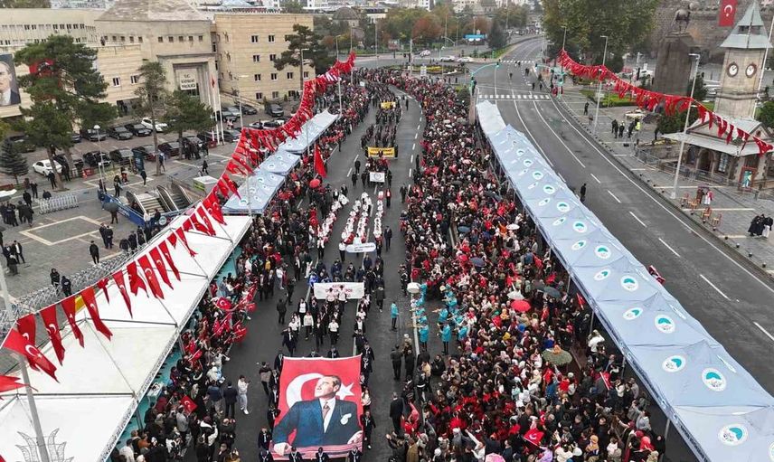 Cumhuriyet Bayramı kutlamalarında komandolar rüzgarı esti