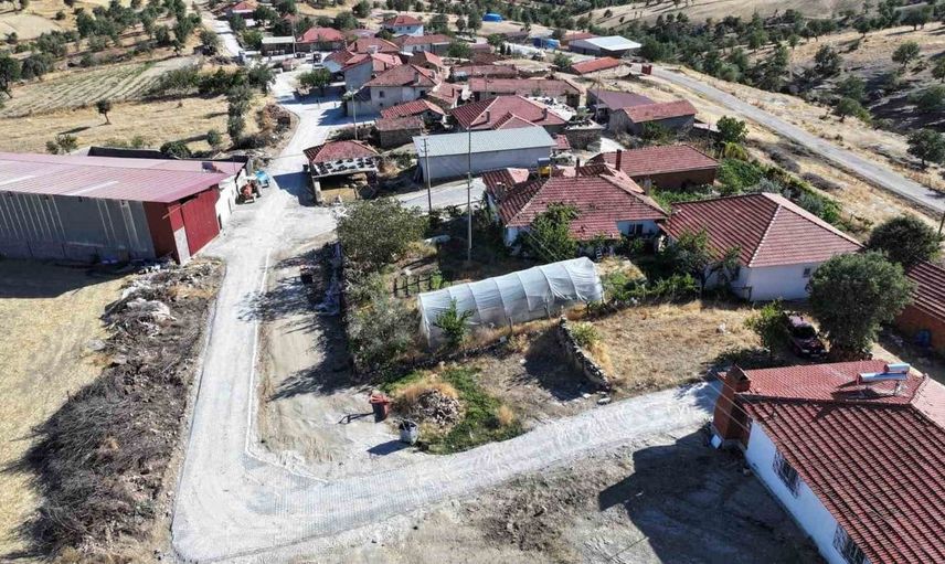 Gölbaşı Mahallesi'nde tarihinde ilk kez parke taşlı yollar hazırlanıyor