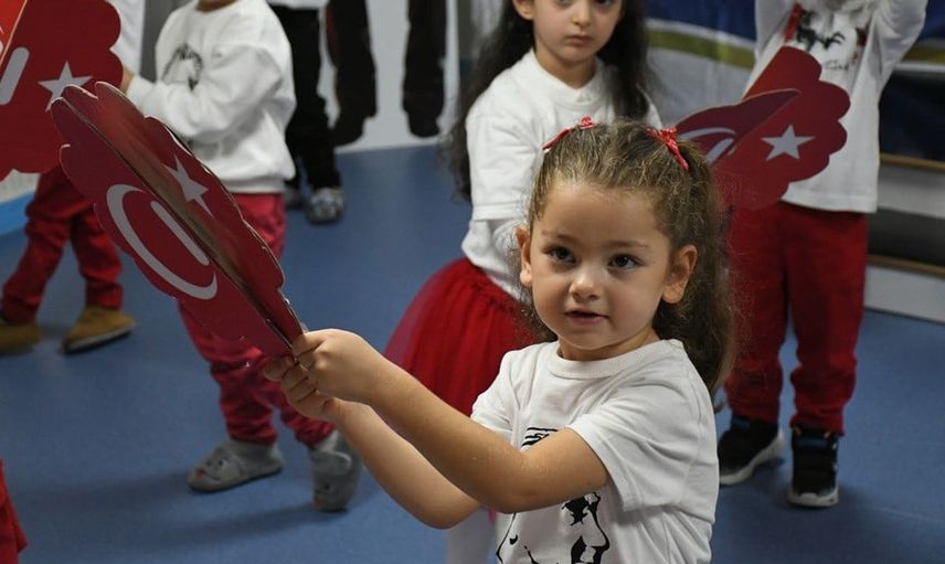 Kuşadası’ndaki minikler Cumhuriyet Bayramı’nı coşkuyla kutladı