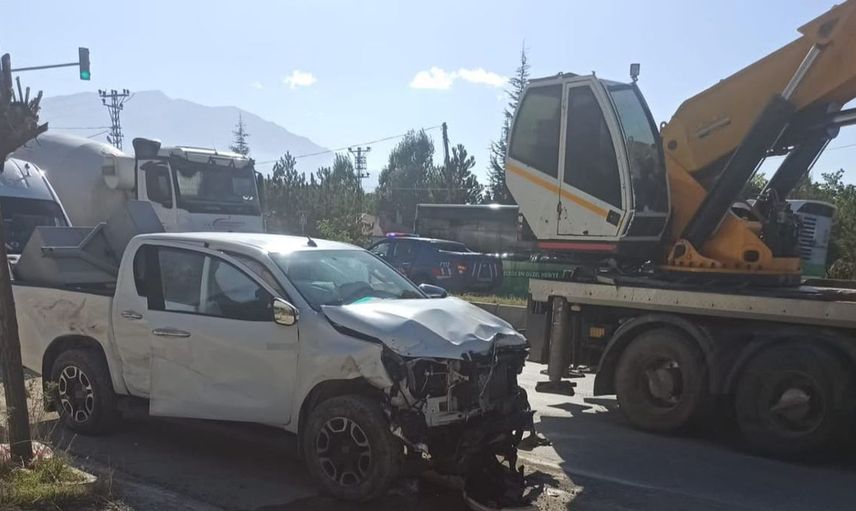 Van'daki trafik kazasında hayatını kaybeden kişinin son anları güvenlik kamerasında