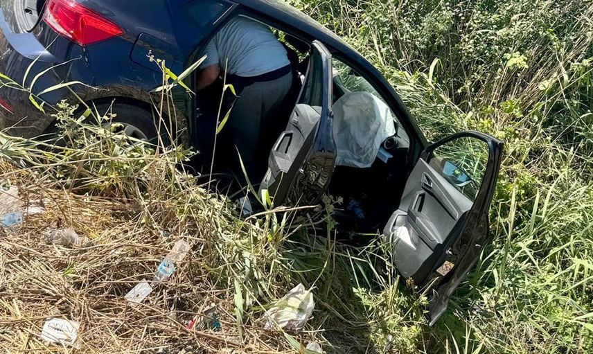 Karacabey'de otomobil sulama kanalına devrildi: 6 yaralı
