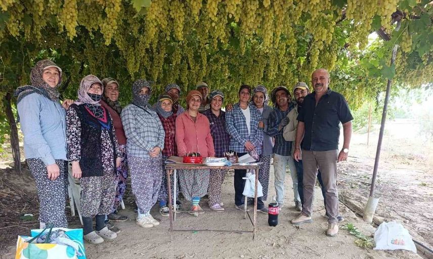 Tarım işçisine bağda sürpriz doğum günü kutlaması