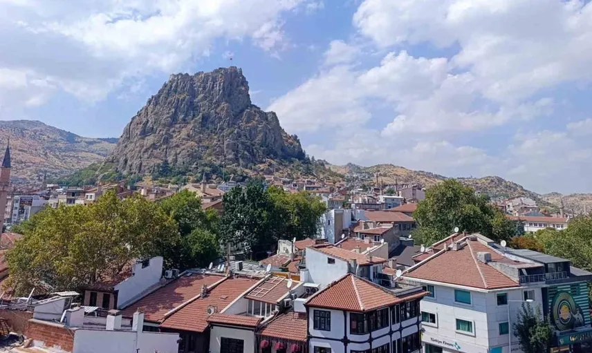 Afyonkarahisar'da yeni haftaya yağışlı ve serin hava ile merhaba