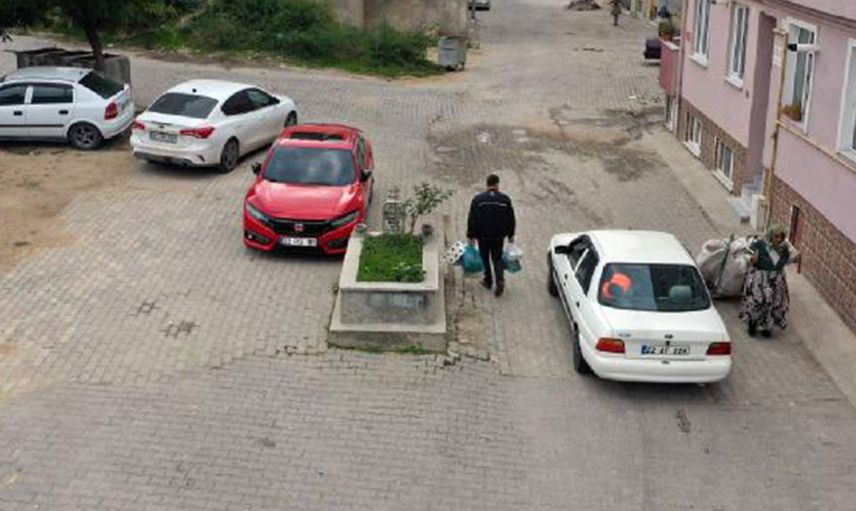 Edirne'de Mezar Krizi! Yıllardır Yol Ortasında Olan Mezarın Gerçek Olup Olmadığı Araştırılıyor