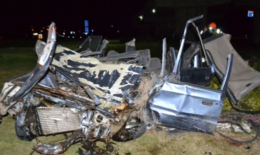 Edirne'de Otomobil Köprü Ayağına Çarptı: 1 Ölü, 2 Yaralı