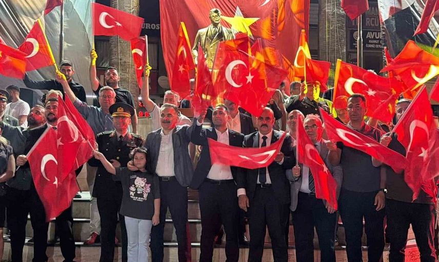 Edremit'te 15 Temmuz anma etkinlikleri coşkuyla gerçekleşti