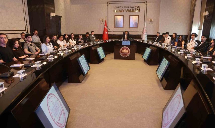 Hatay'da deprem sonrası başarı hikayeleri: 8 öğrenci LGS'de tam puan aldı, 25 öğrenci YKS'de ilk binde yer aldı