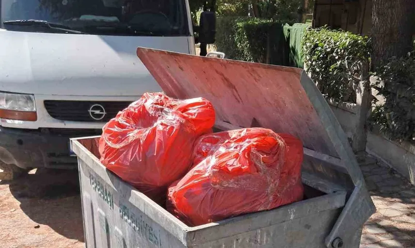 Balık tutma keyfi için gelenler, göletin temizliği için seferber oldu
