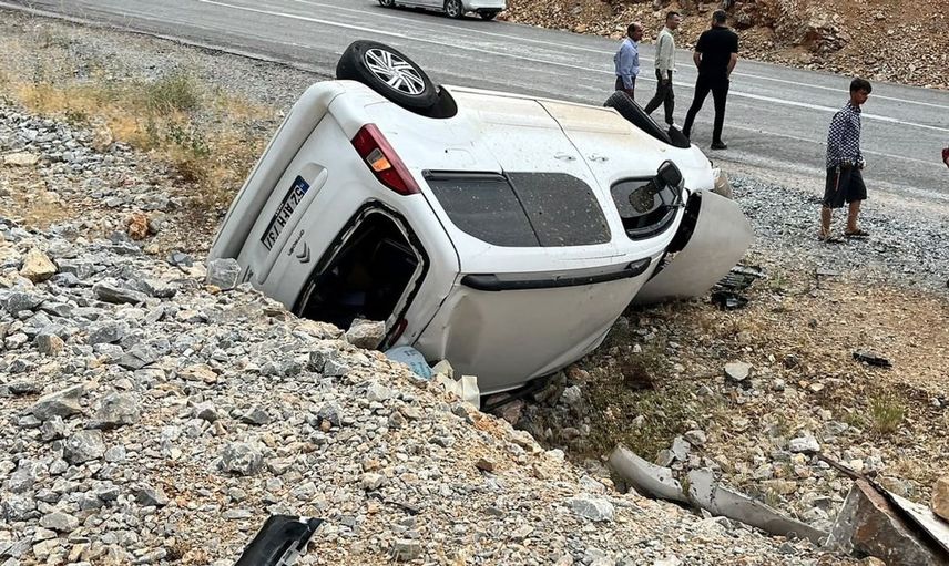 Kontrolden çıkan hafif ticari araç takla attı: 6 yaralı