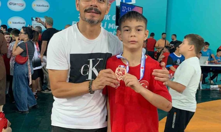 Eskişehirli minik güreşçi ahmet efe aykol Türkiye 5’incisi oldu