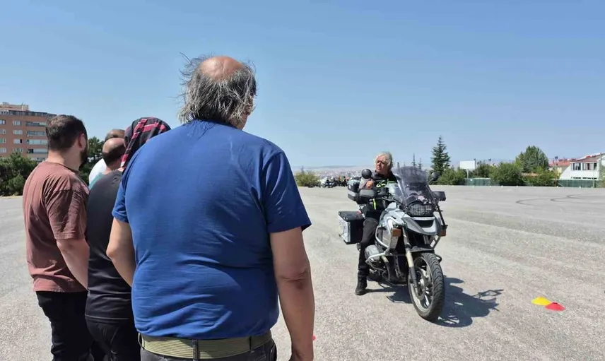 Eskişehir'de motosiklet sürücülerine güvenli sürüş eğitimi verildi