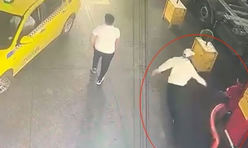 Esenyurt'ta benzin istasyonu pompacısına silahlı saldırı anları kaydedildi